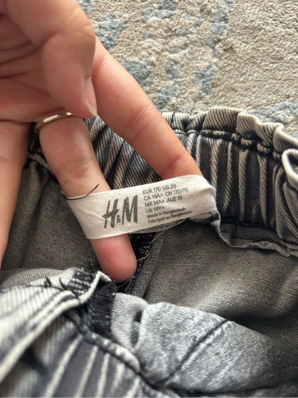 GirlCasual Elastic-Waist Gray Denim Shorts